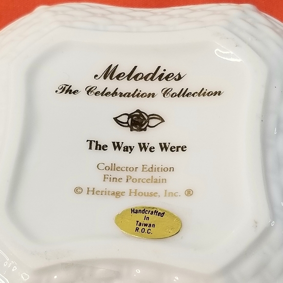 Heritage House Collector Edition Fine Porcelain Floral Square Music Box Trinket - Picture 8 of 9